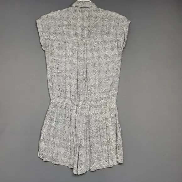 Old Navy Romper Womens Medium Geometric Print Button Front Shorts Rayon Playsuit - Picture 14 of 14